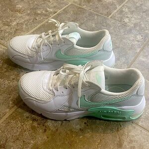 Nike Air Max women’s 7